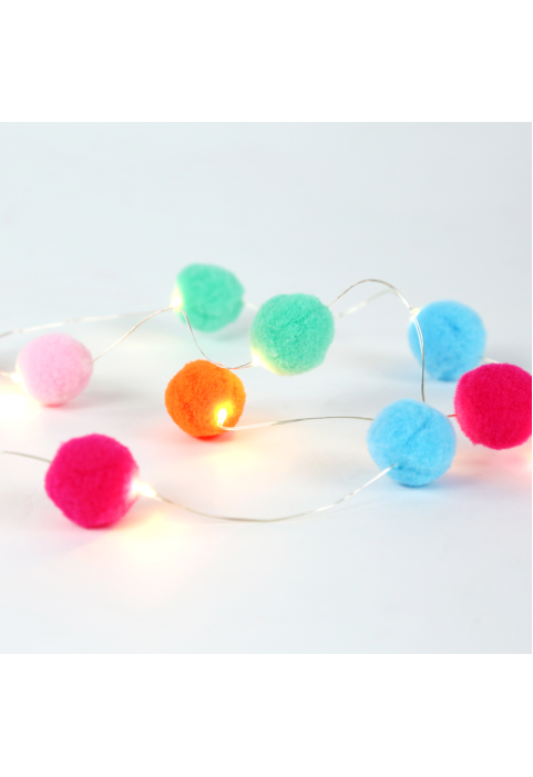 "WOVEN POM POM" 10 LED СТРУННИ СВЕТЛИНИ BATT. (2xAA), СРЕБЪРНА МЕДНА ЖИЦА, WW,IP20, 90+30cm, ПРОЗРАЧЕН КАБЕЛ